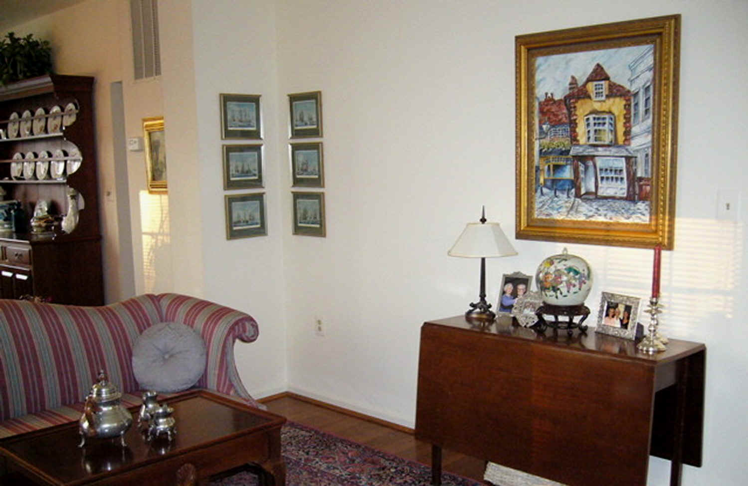 Crooked House of Windsor.jpg (274998 bytes)